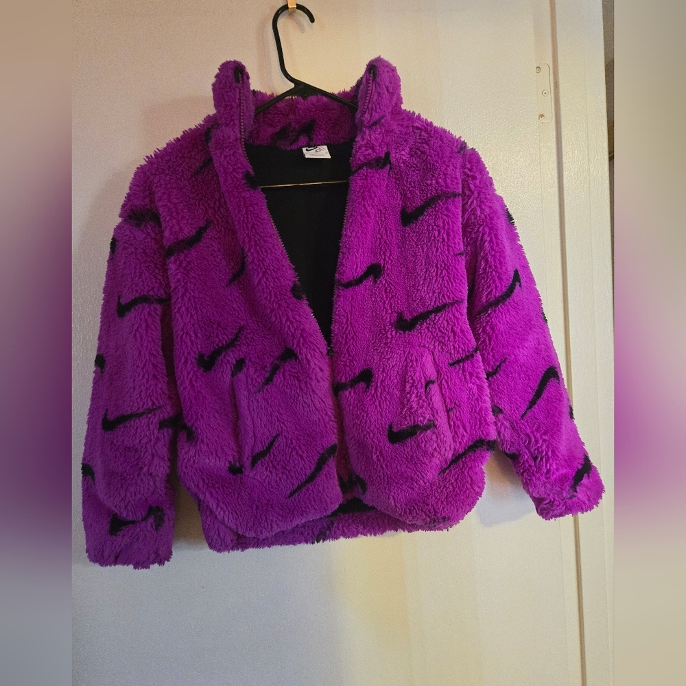 Nike Sportswear                        Older Kids' Faux Fur Jacket